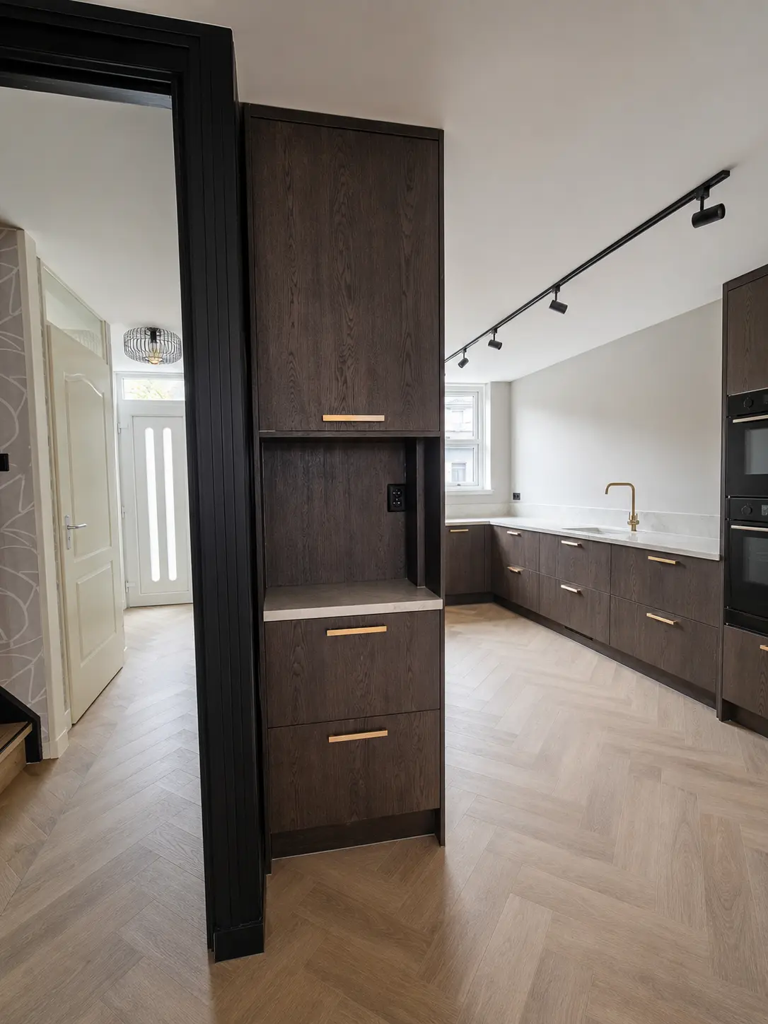 Complete maatwerk keuken in donker hout